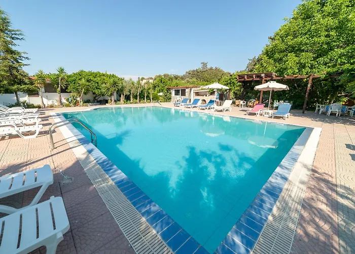 Artemis Studios - Pool And Garden
