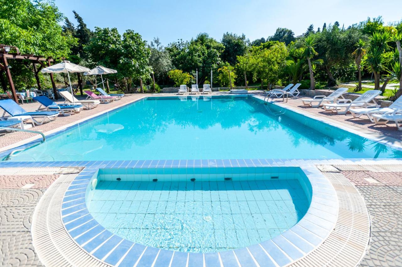 Artemis - Pool And Garden *